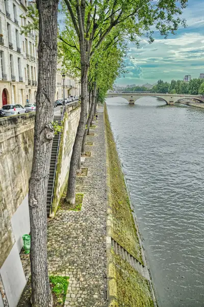 The cobbled riverside quay beside the Seine in Paris