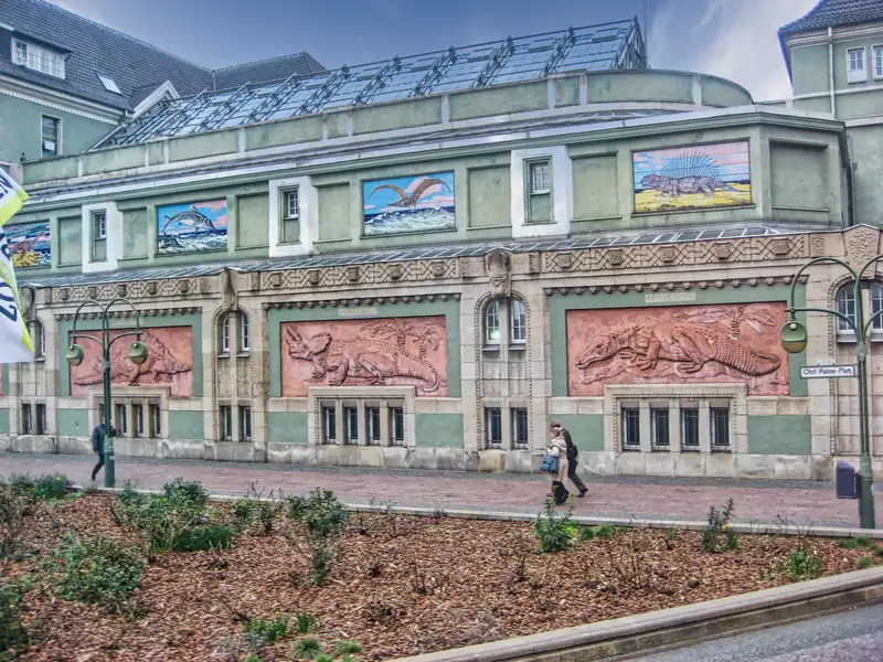 Relief carvings of crocodiles and prehistoric animals on the Aquarium Berlin facade at Olof-Palme-Platz