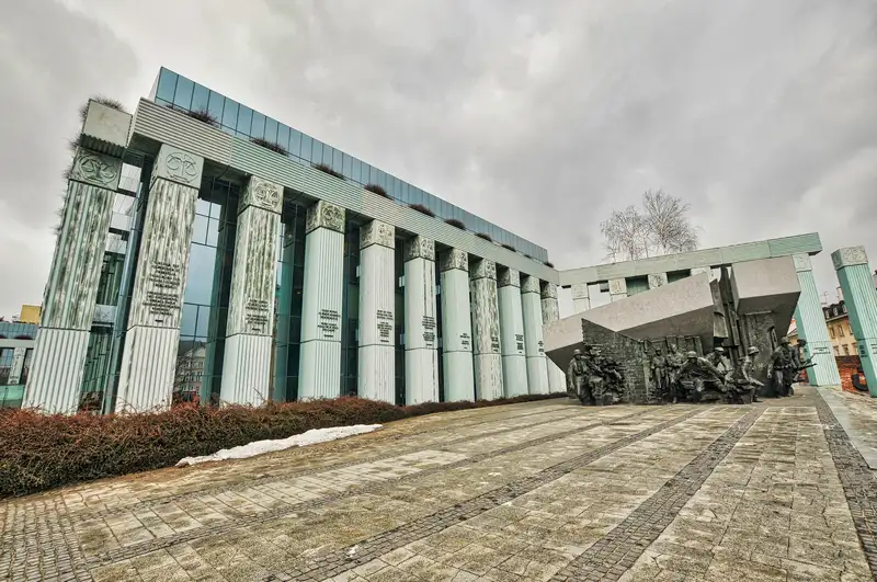 Warsaw Uprising Monument, Krasiński Square, with the Supreme Court building behind